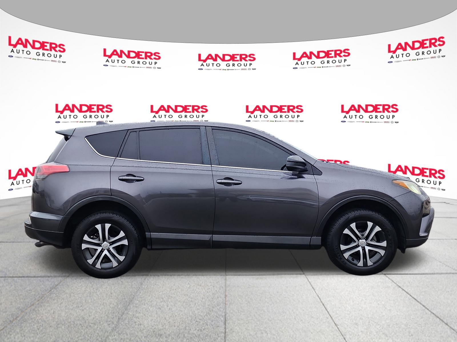 Used 2018 Toyota RAV4 LE image 2