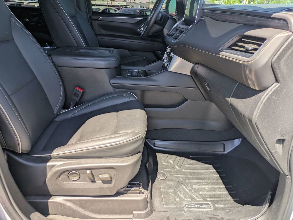 Used 2024 GMC Yukon XL SLT AWD/4WD image 28