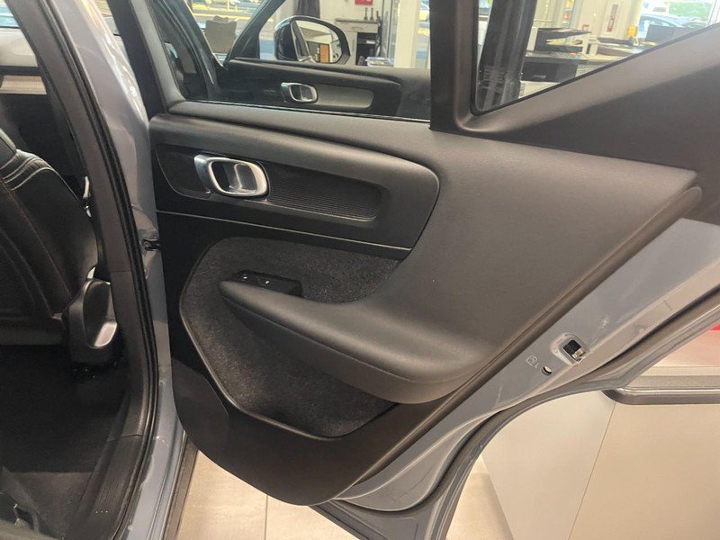 Used 2023 Volvo XC40 B5 Ultimate AWD/4WD image 11