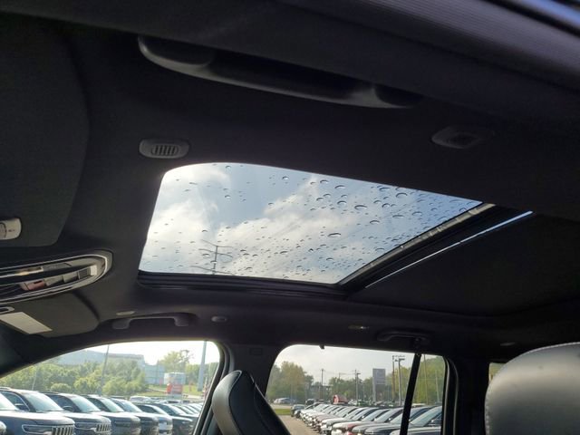 New 2025 Jeep Grand Cherokee Limited w/ Luxury Tech Group II image 15