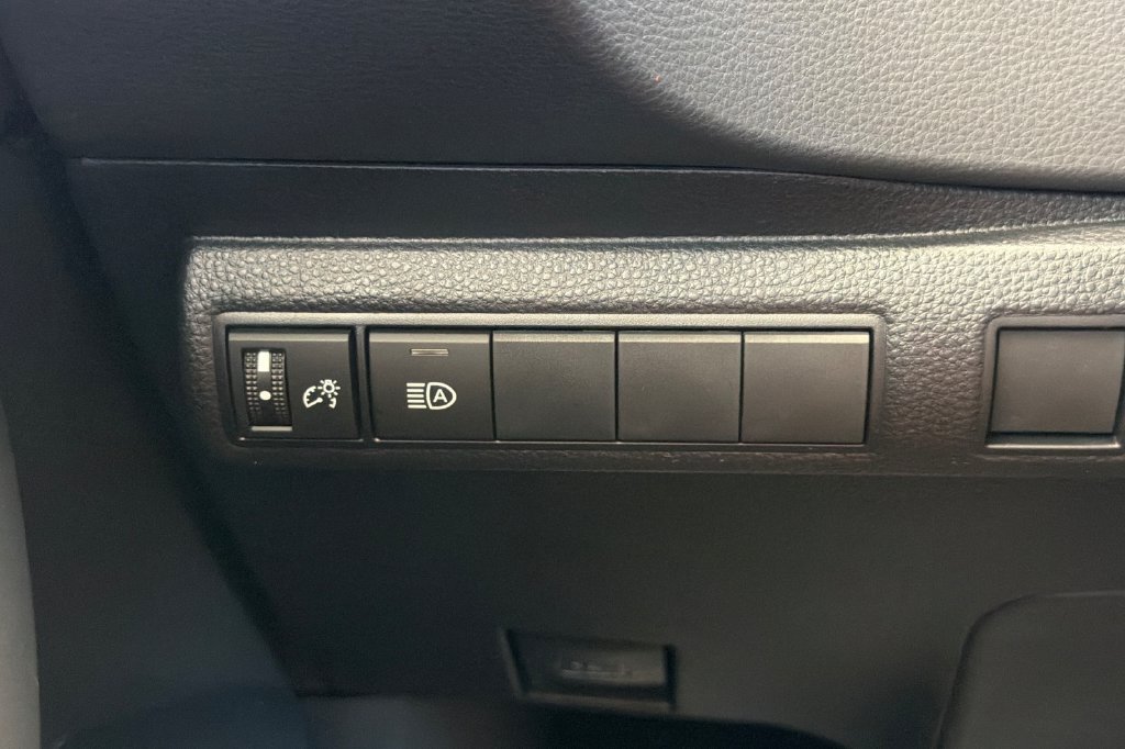 Used 2026 Toyota Corolla LE FWD image 27