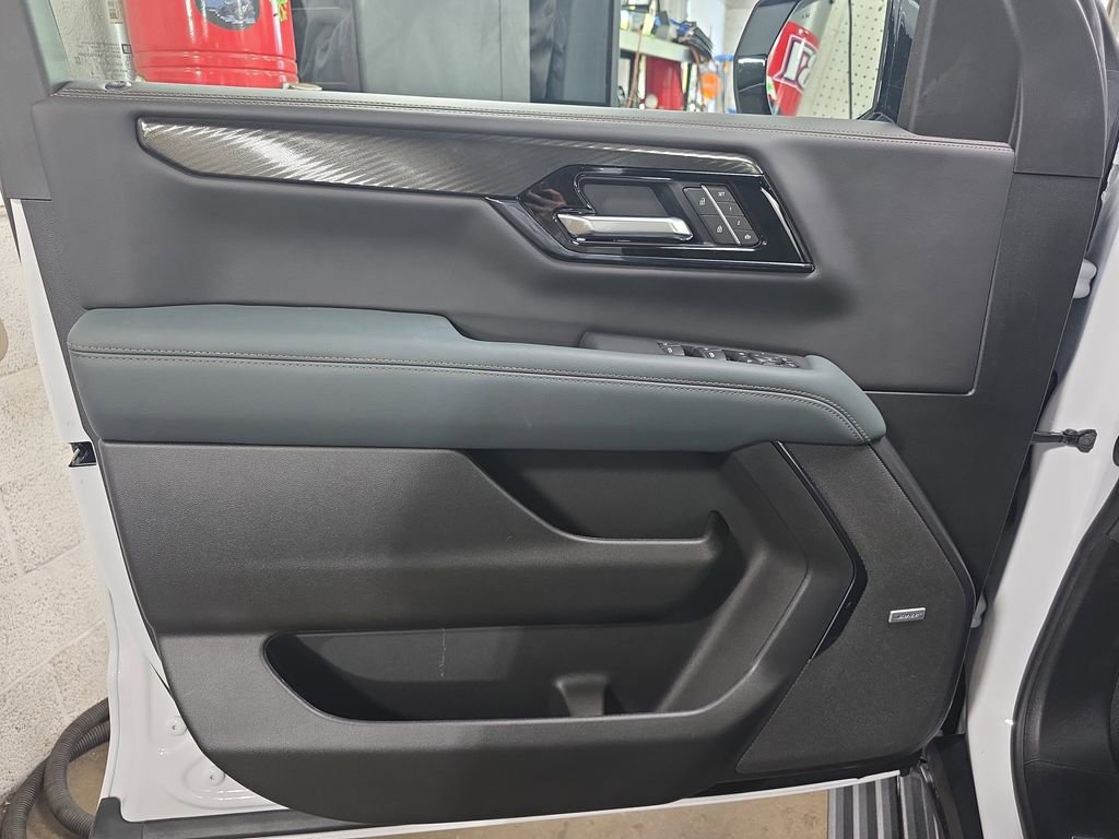 New 2026 GMC Yukon XL AT4 AWD/4WD image 31