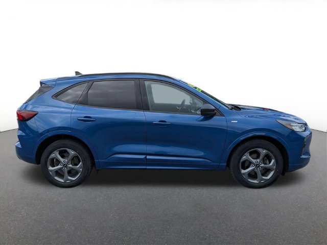 Certified 2023 Ford Escape ST-Line AWD/4WD image 2