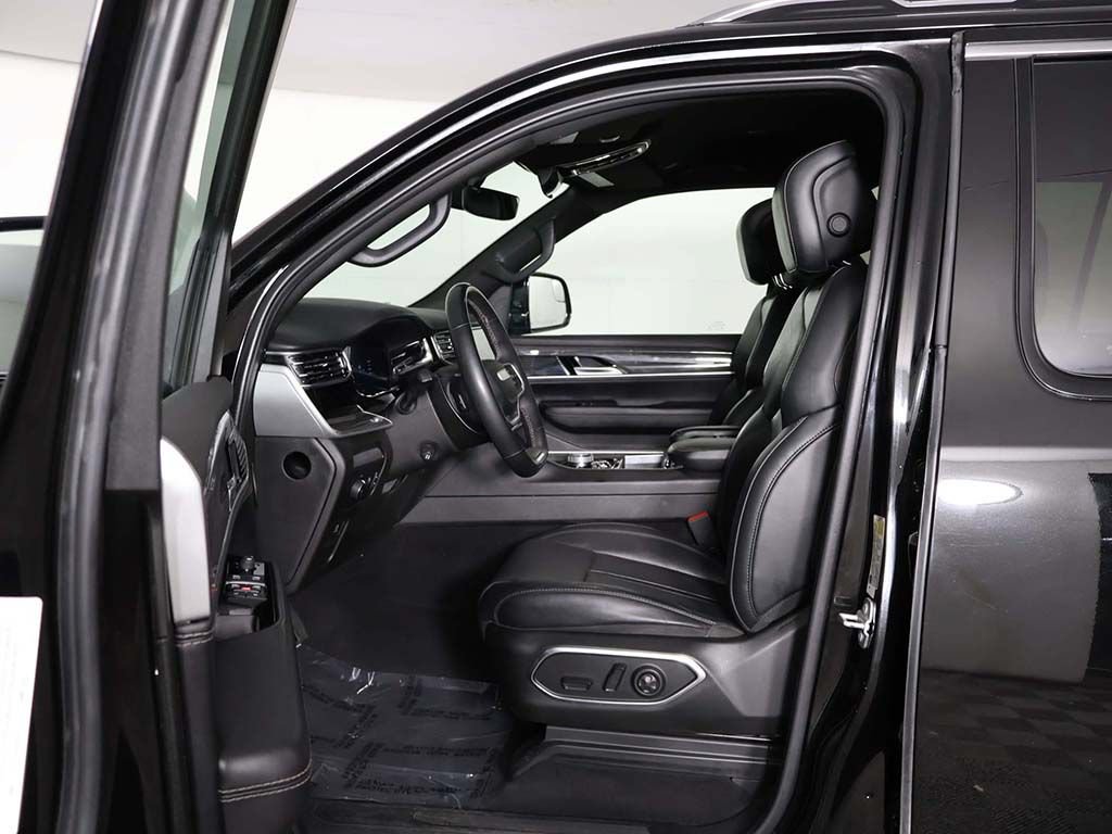 Used 2022 Jeep Wagoneer Series III w/ Flexible Seating Group AWD/4WD image 32