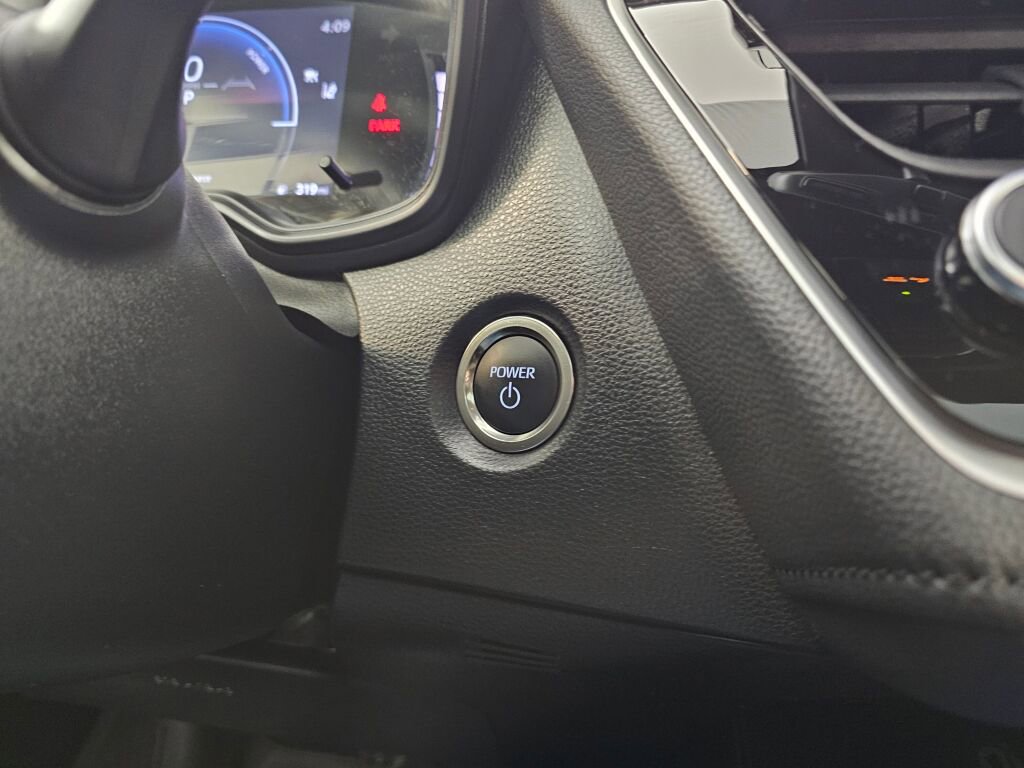 Used 2025 Toyota Corolla SE w/ SE Premium Package image 28