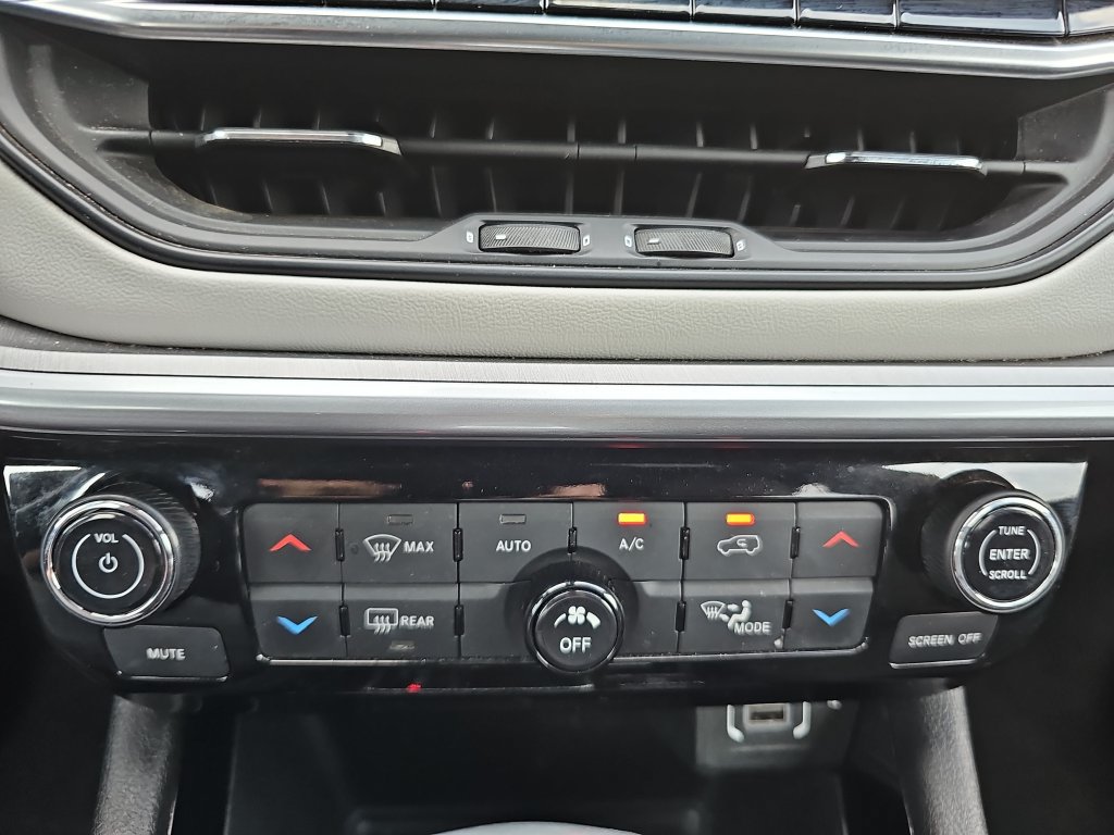 Used 2025 Jeep Compass Limited AWD/4WD image 22