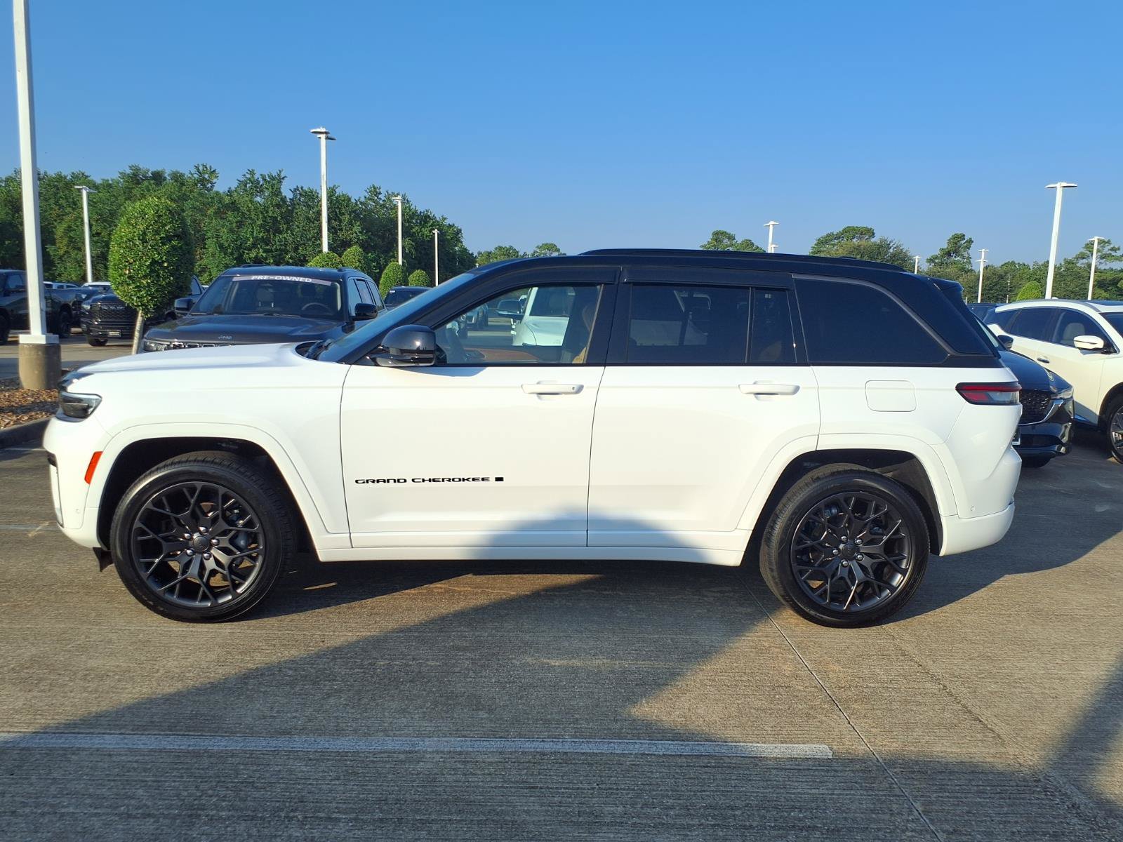 Used 2026 Jeep Grand Cherokee Summit w/ Obsidian Package AWD/4WD image 10