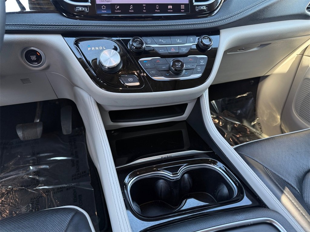 Certified 2023 Chrysler Pacifica Limited image 11