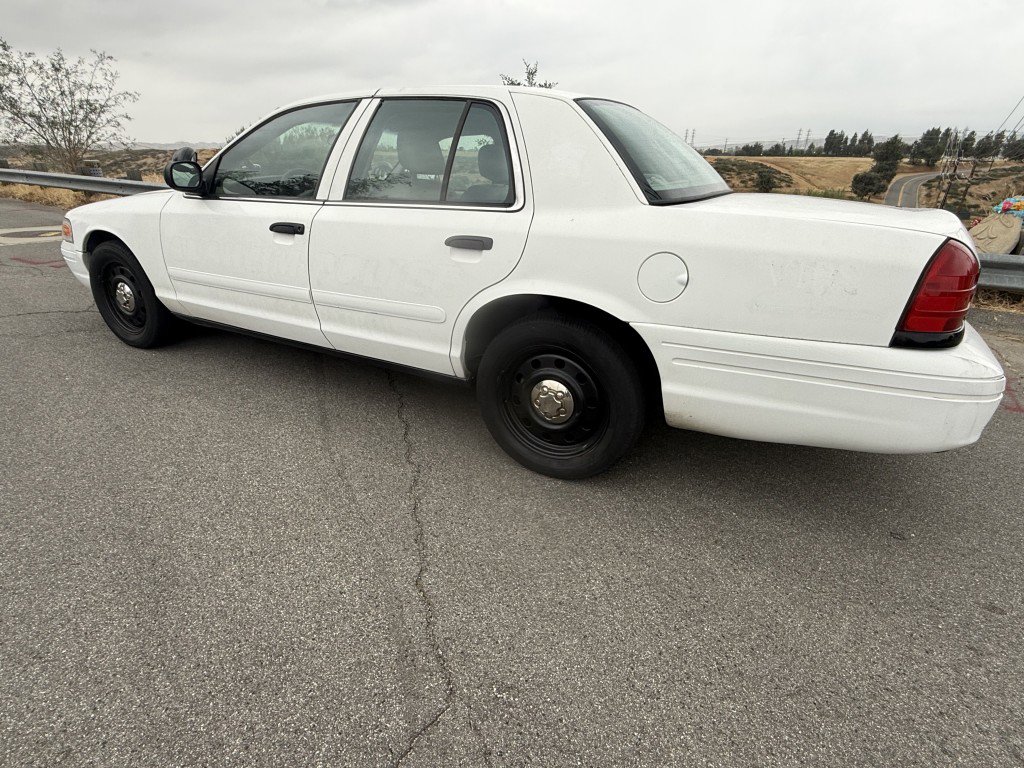 Used 2006 Ford Crown Victoria Police Interceptor image 2