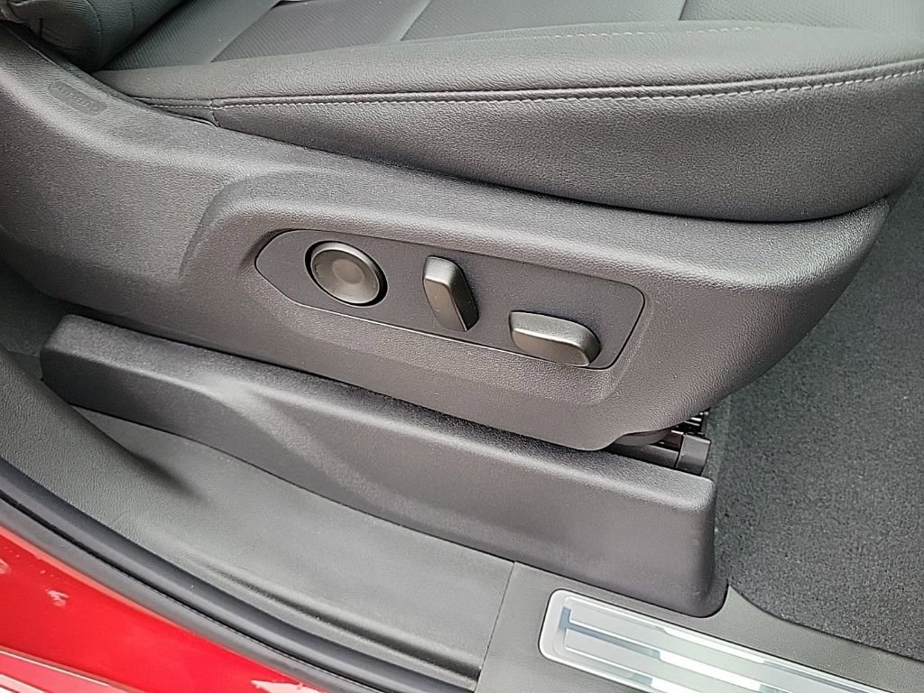 Used 2026 GMC Sierra 1500 SLT image 32