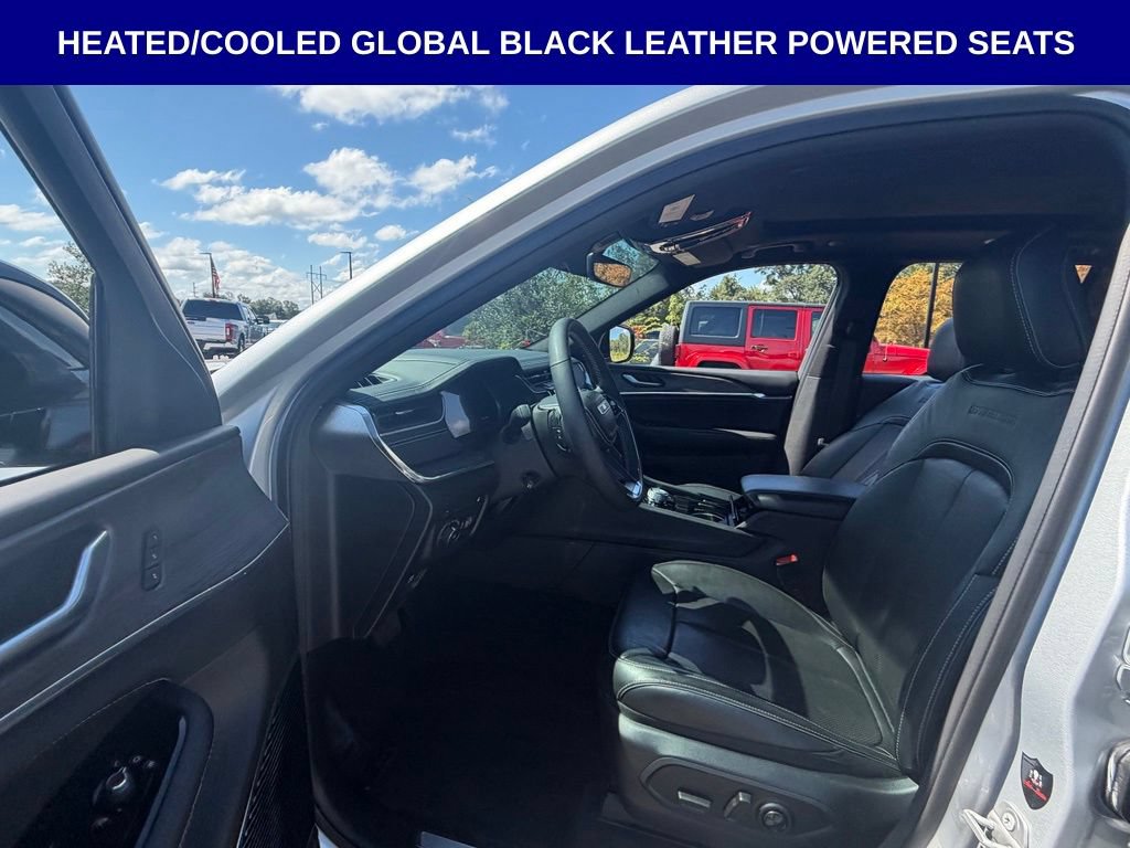 Used 2023 Jeep Grand Cherokee Overland AWD/4WD image 5
