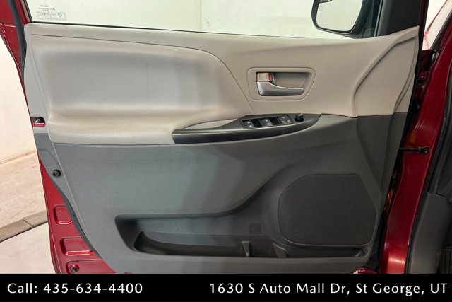 Used 2020 Toyota Sienna LE FWD image 14