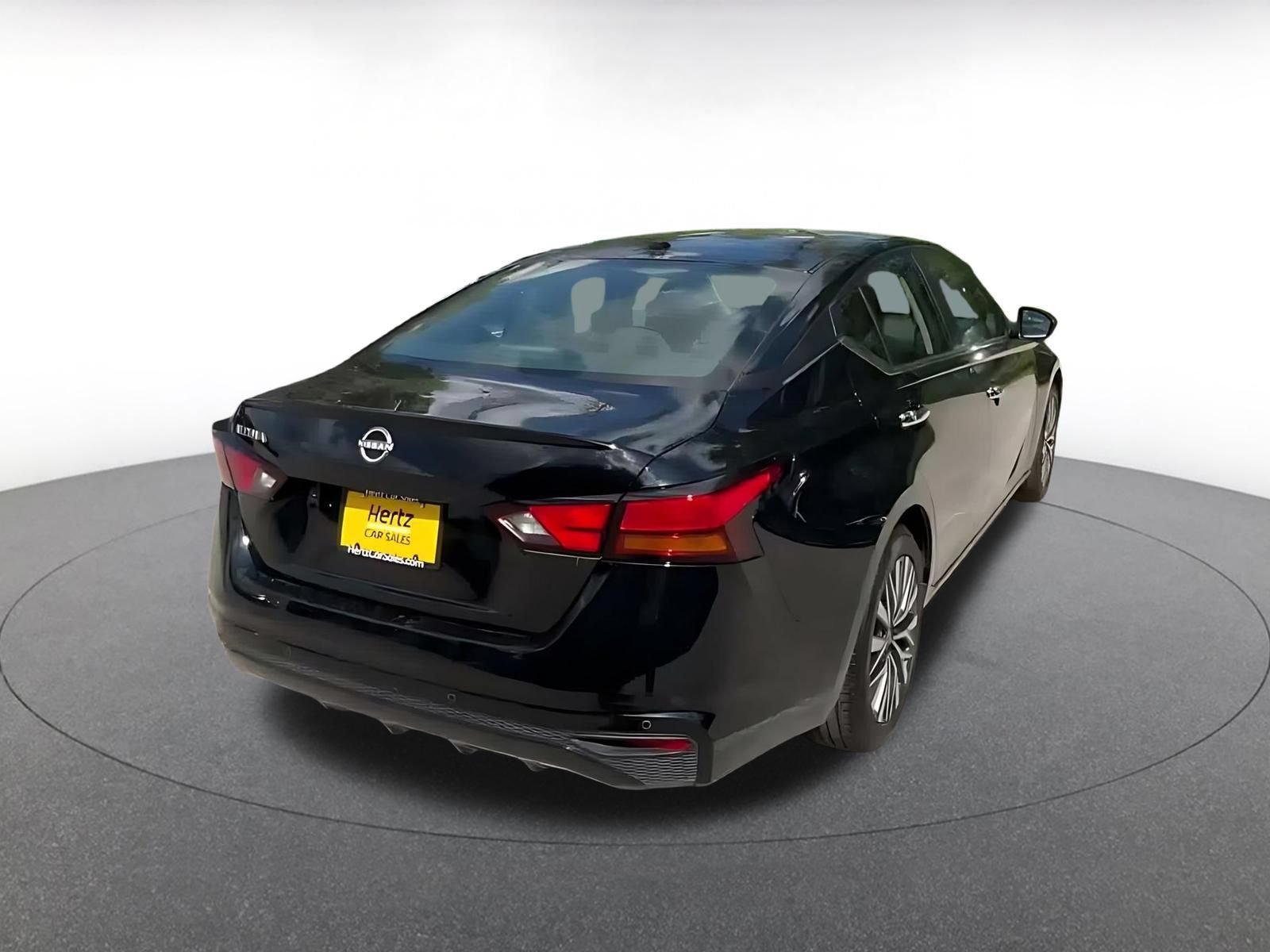 Used 2025 Nissan Altima 2.5 SV FWD image 14