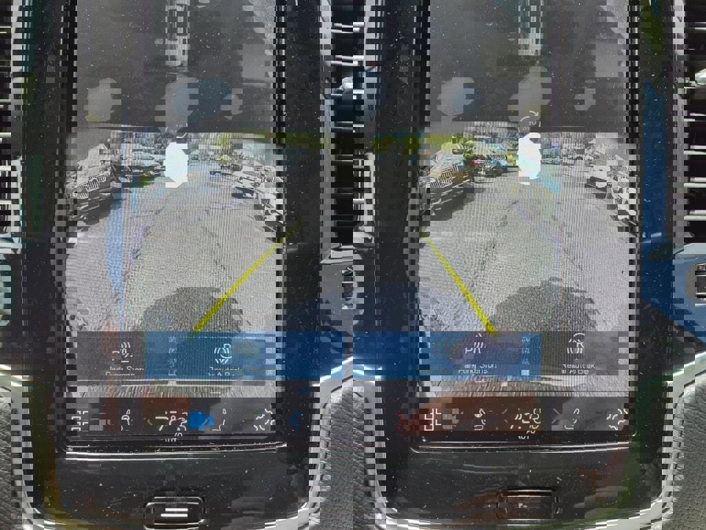 New 2025 Volvo XC90 B5 Plus w/ Protection Package Premier image 19