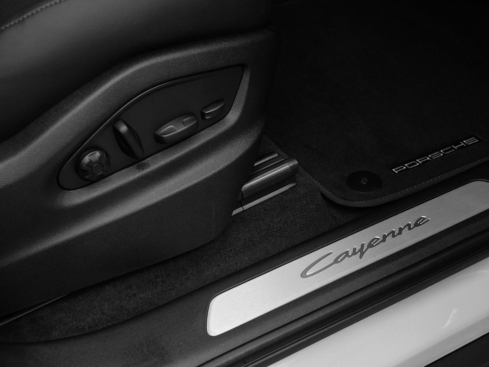 Certified 2024 Porsche Cayenne Coupe image 19