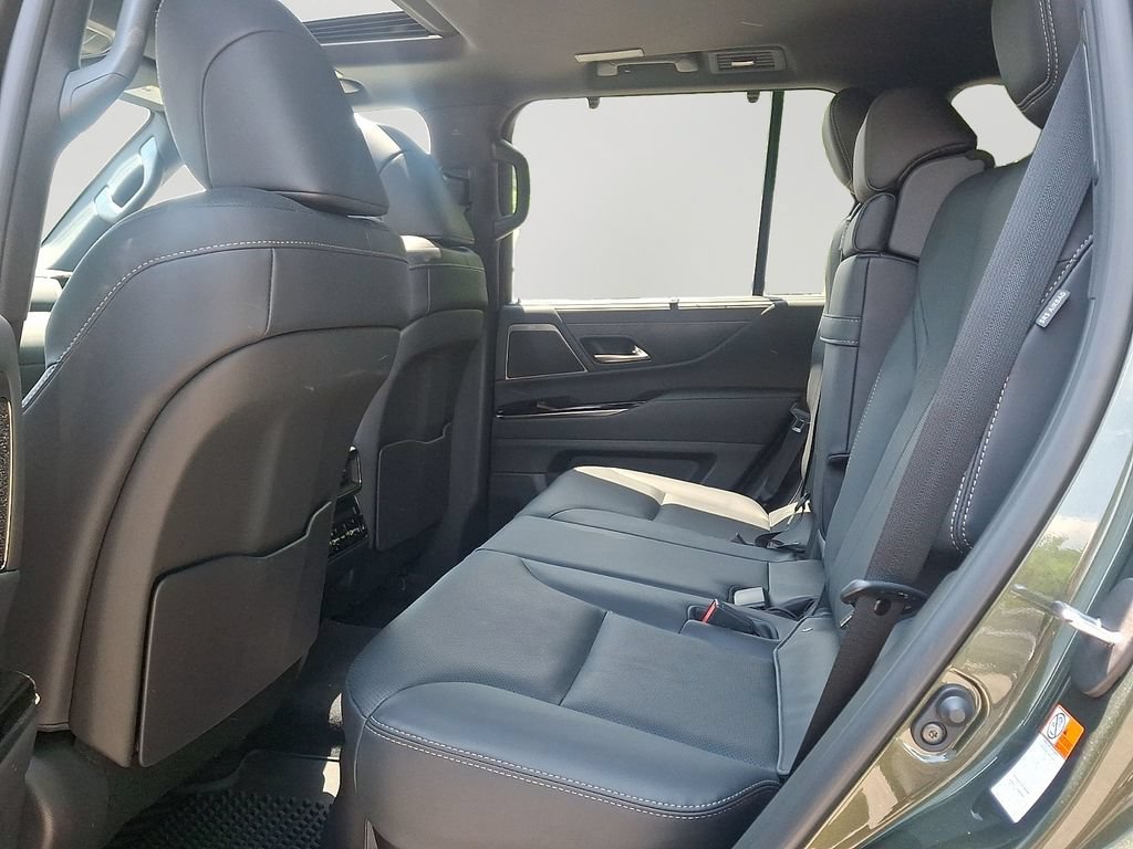 Used 2025 Lexus LX 600 4WD w/ Accessory Package (2T) image 8