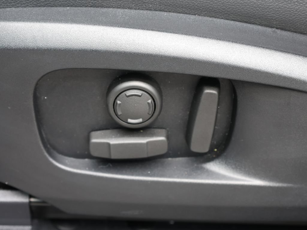 Used 2023 Land Rover Defender 110 X-Dynamic SE AWD/4WD image 17