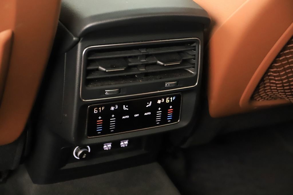 Used 2019 Audi Q8 Premium Plus w/ Premium Plus AWD/4WD image 21