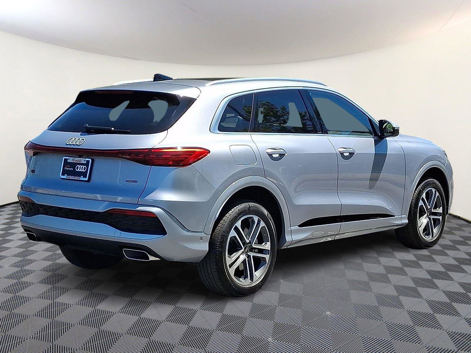 Used 2025 Audi Q5 Premium Plus w/ Premium Plus AWD/4WD image 6