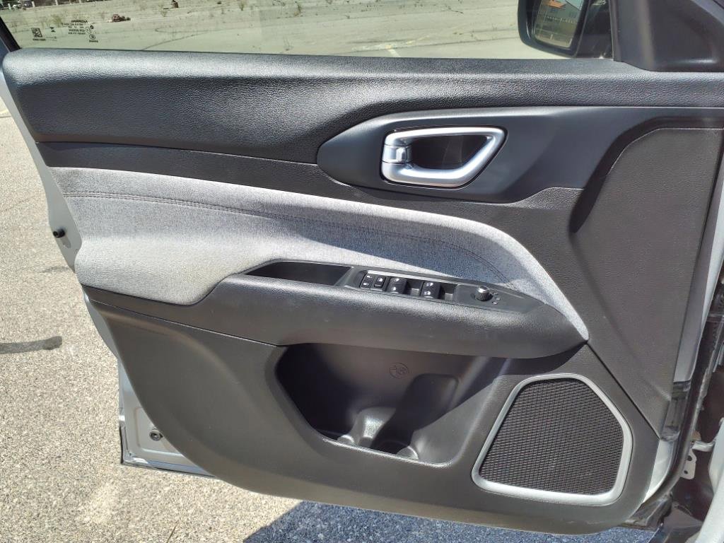 Used 2024 Jeep Compass Latitude image 21