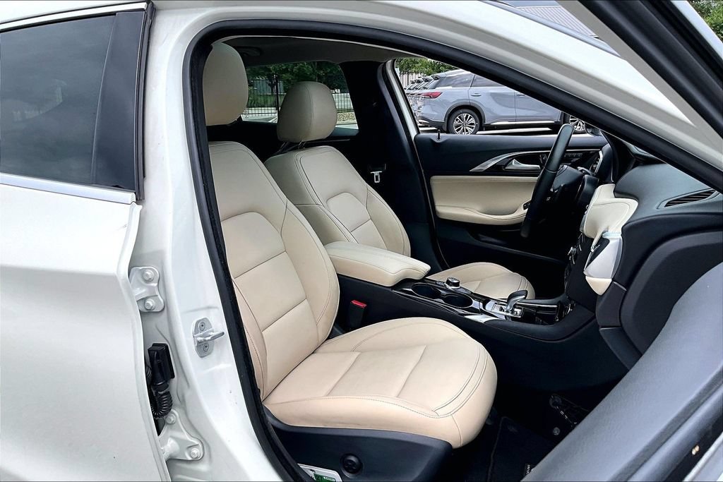Used 2018 INFINITI QX30 Premium w/ Navigation Package FWD image 10