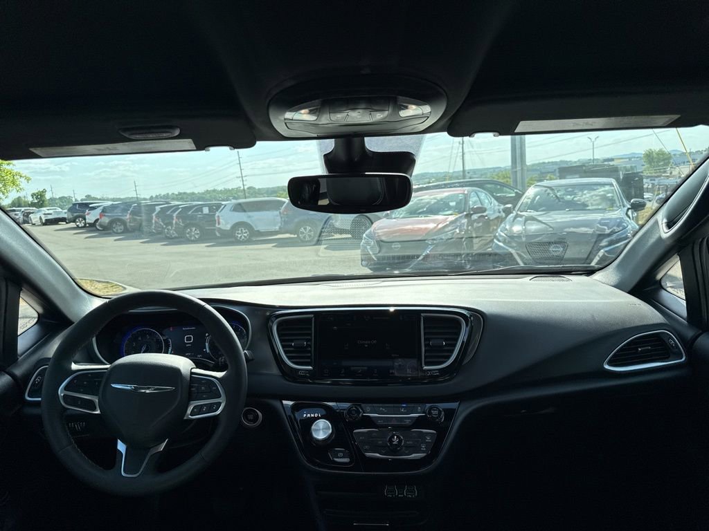 Used 2025 Chrysler Pacifica Select FWD image 20
