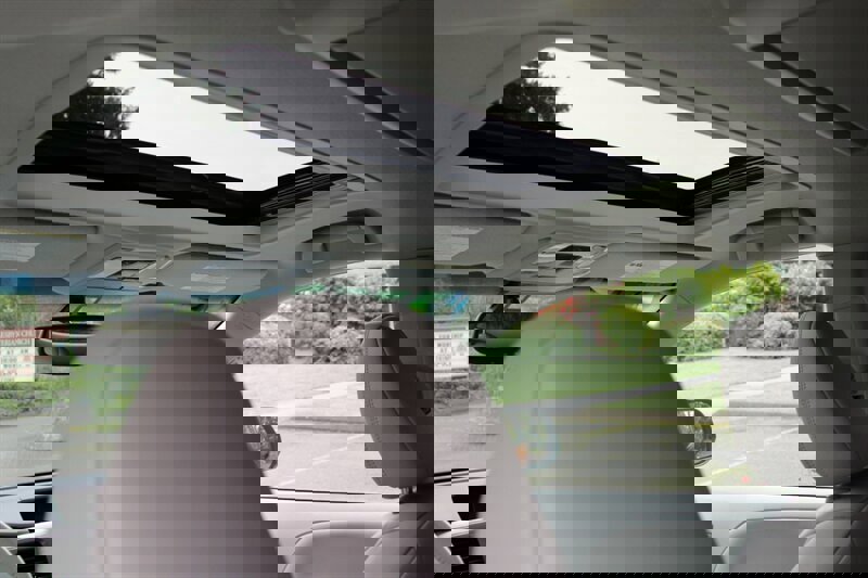 Used 2011 Toyota Sienna XLE w/ Entertainment Pkg image 10