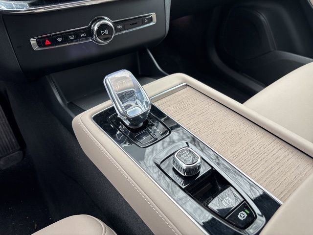 New 2026 Volvo XC90 B6 Plus w/ Protection Package Premier image 14