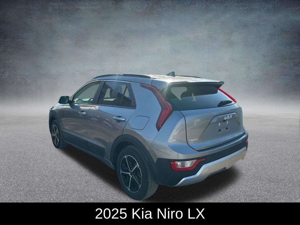 Used 2025 Kia Niro LX image 3