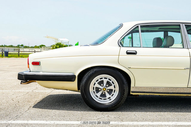 Used 1987 Jaguar XJ6 RWD image 10
