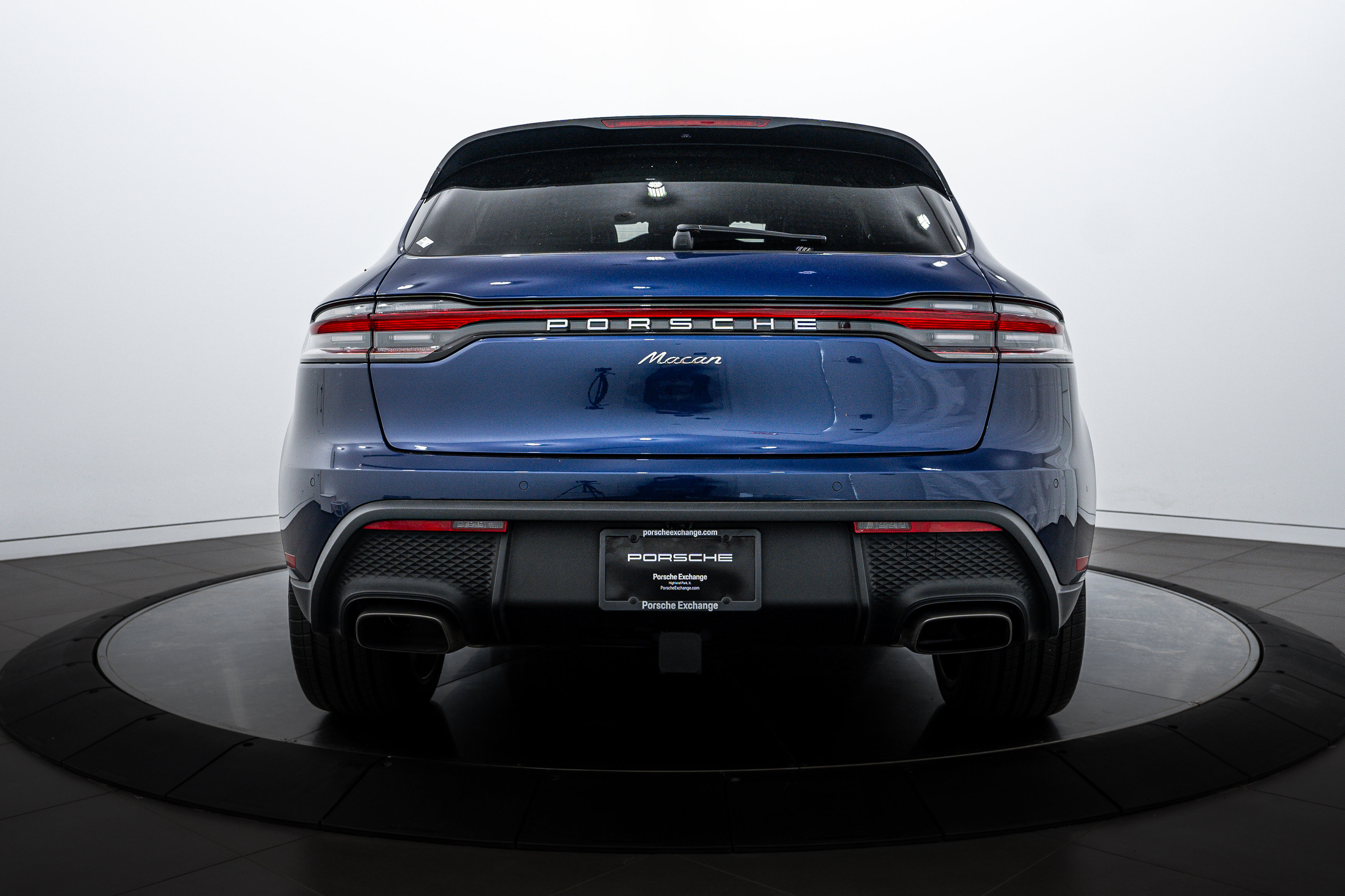 Certified 2025 Porsche Macan image 6