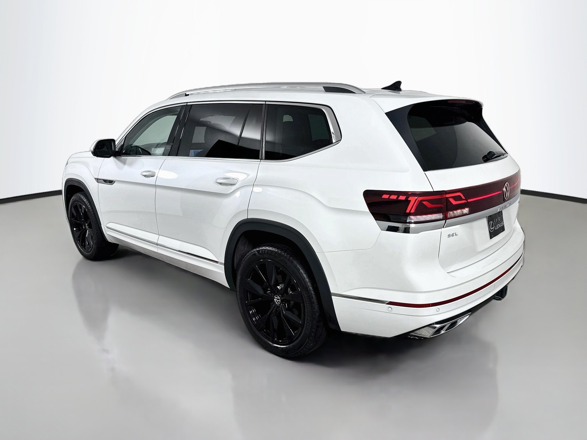 Used 2024 Volkswagen Atlas SEL Premium R-Line AWD/4WD image 5