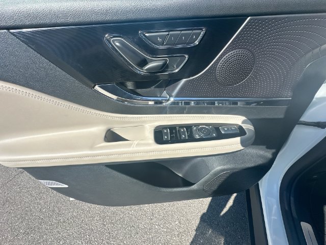 Used 2025 Lincoln Corsair Reserve AWD/4WD image 16