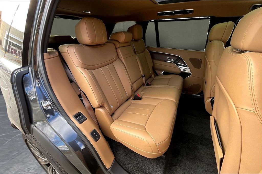 New 2025 Land Rover Range Rover Long Wheelbase SE image 10