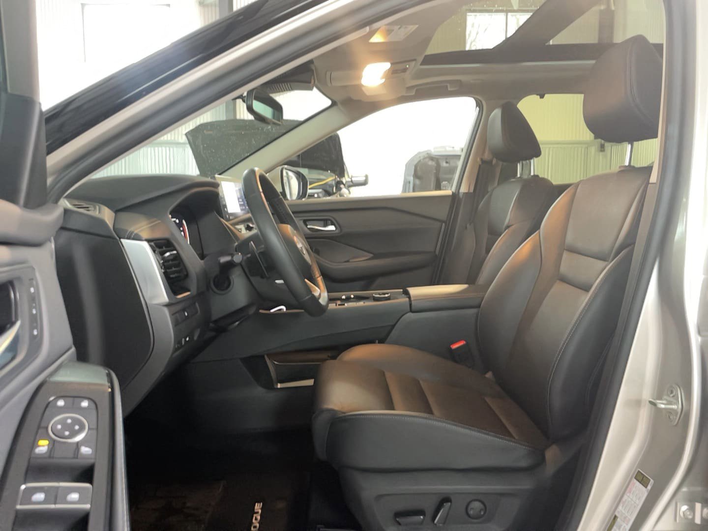 Used 2024 Nissan Rogue SL w/ SL Premium Package AWD/4WD image 23