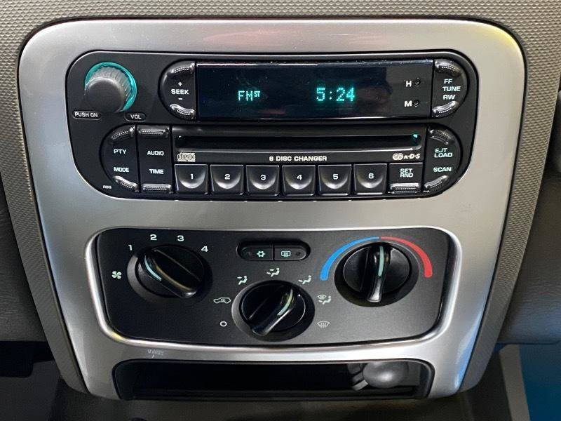 Used 2005 Jeep Liberty Limited image 21