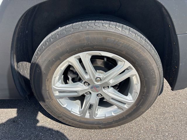 Used 2022 GMC Terrain SLE w/ Driver Convenience Package FWD image 12