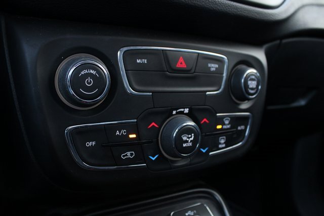 Used 2019 Jeep Compass Trailhawk image 4