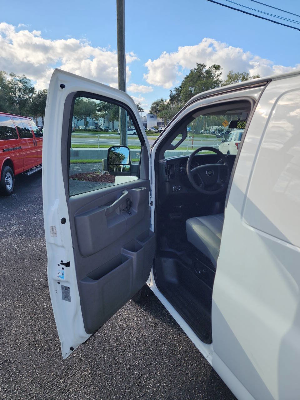 Used 2018 Chevrolet Express 2500 Extended image 14