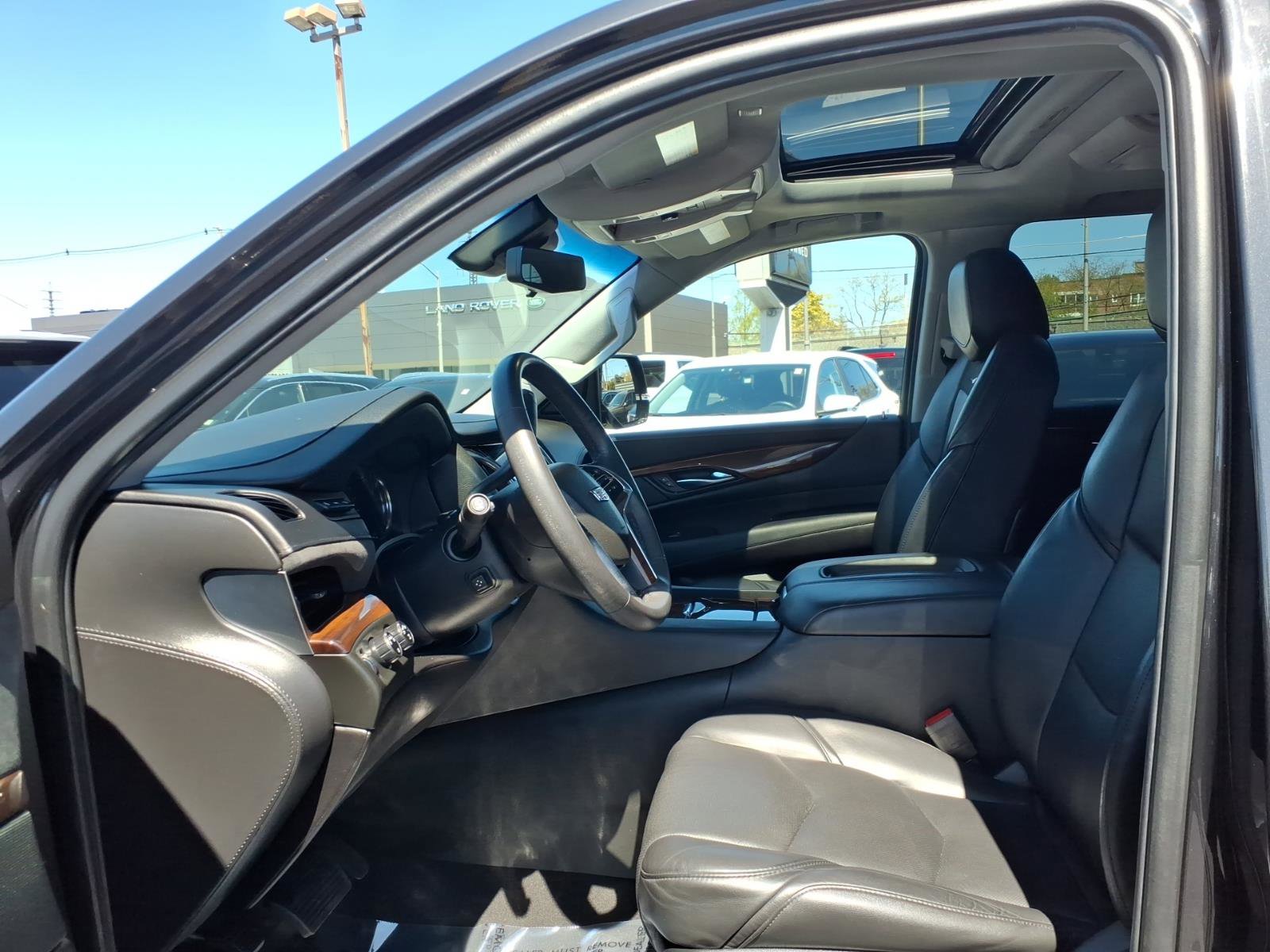 Used 2019 Cadillac Escalade Luxury AWD/4WD image 22
