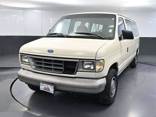Used 1995 Ford E-150 and Econoline 150 Club Wagon RWD image 10