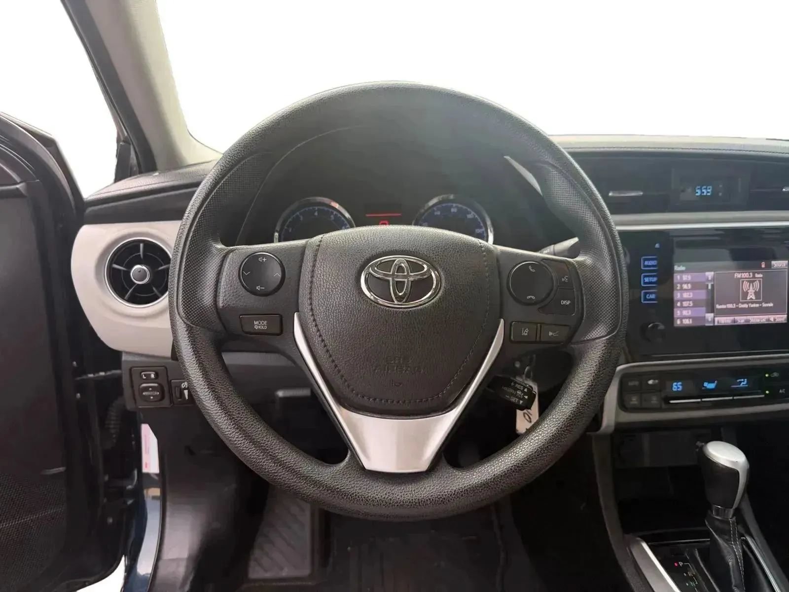 Used 2018 Toyota Corolla LE FWD image 10