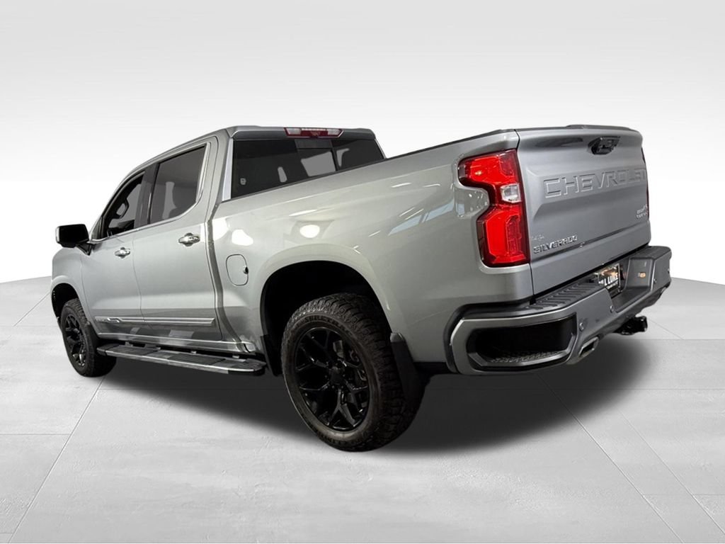 Used 2024 Chevrolet Silverado 1500 High Country w/ High Country Premium Package AWD/4WD image 8