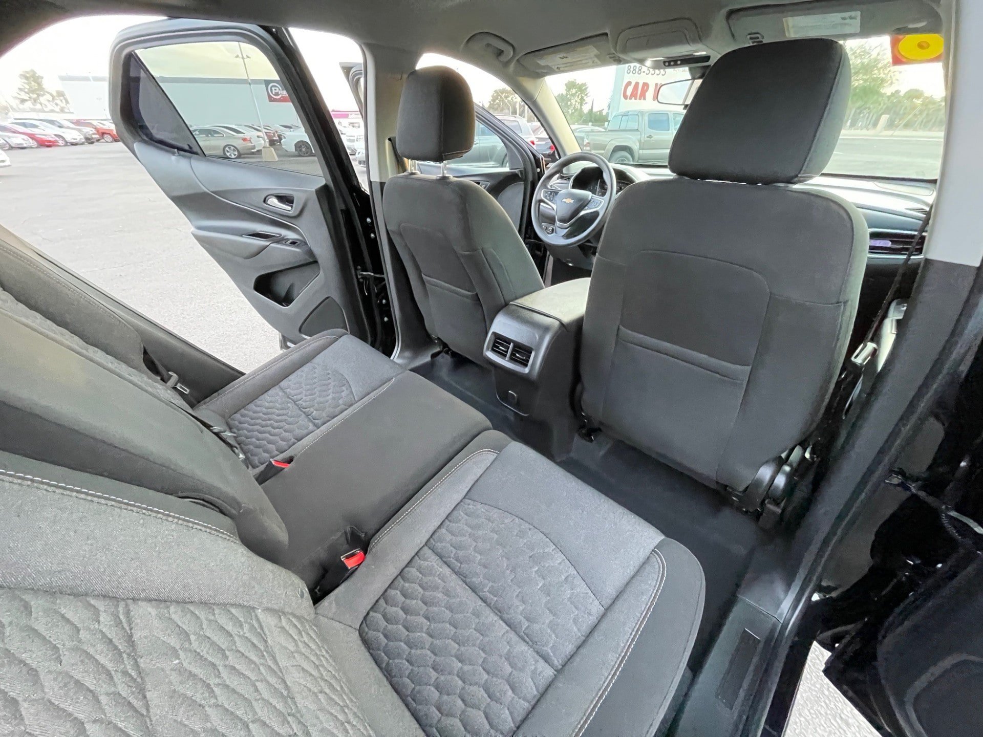 Used 2018 Chevrolet Equinox LT FWD image 24