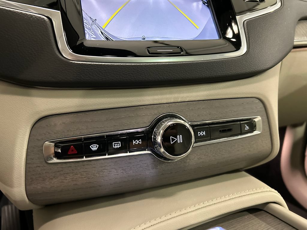 Certified 2025 Volvo XC90 T8 Ultra w/ Protection Package Premier AWD/4WD image 18