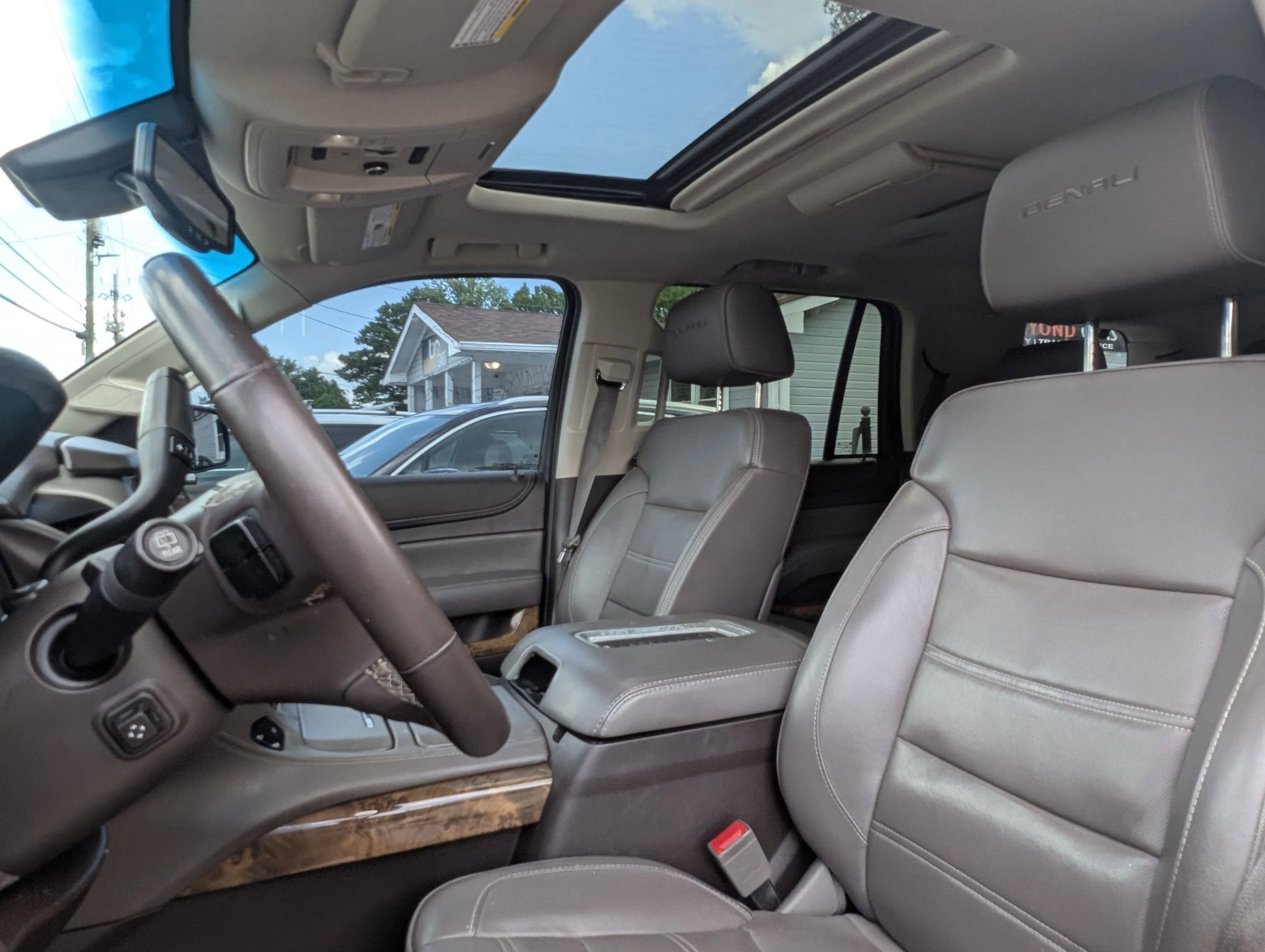 Used 2015 GMC Yukon Denali w/ Premium Package RWD image 20