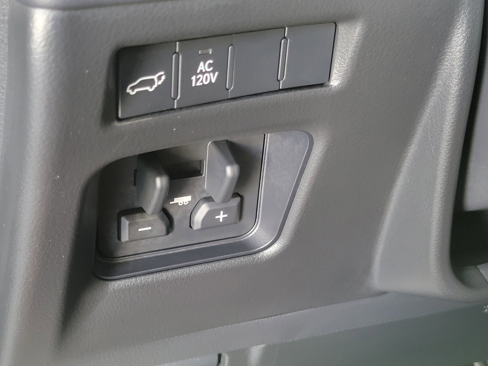 Certified 2025 Lexus LX 700h F Sport w/ Accessory Package (Z1) image 22