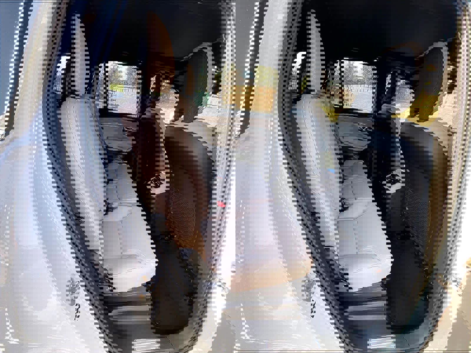 New 2026 Volvo XC90 T8 Plus w/ Protection Package Premier image 27