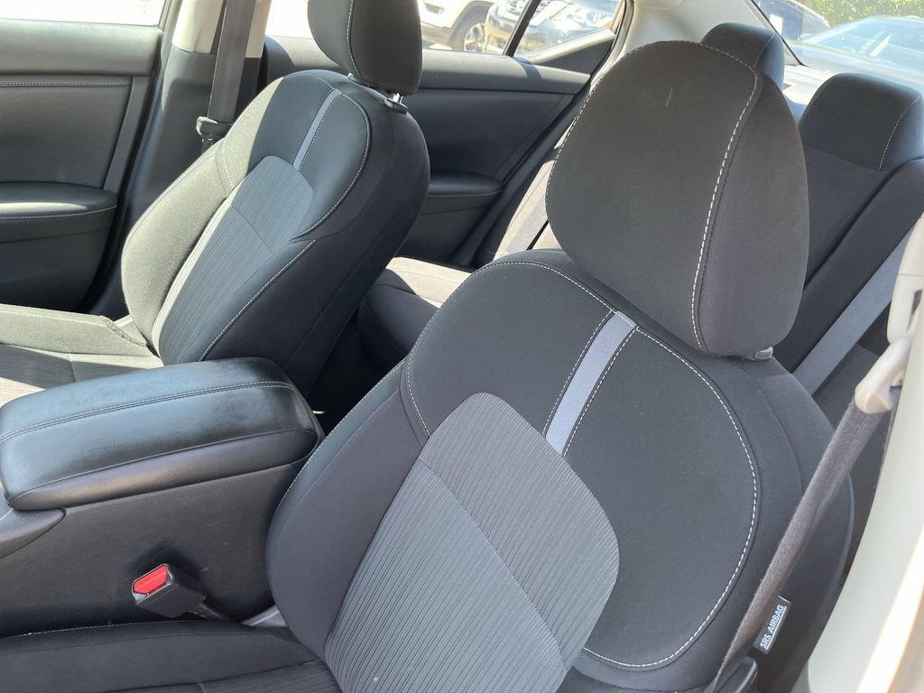 Used 2024 Nissan Sentra SV FWD image 11
