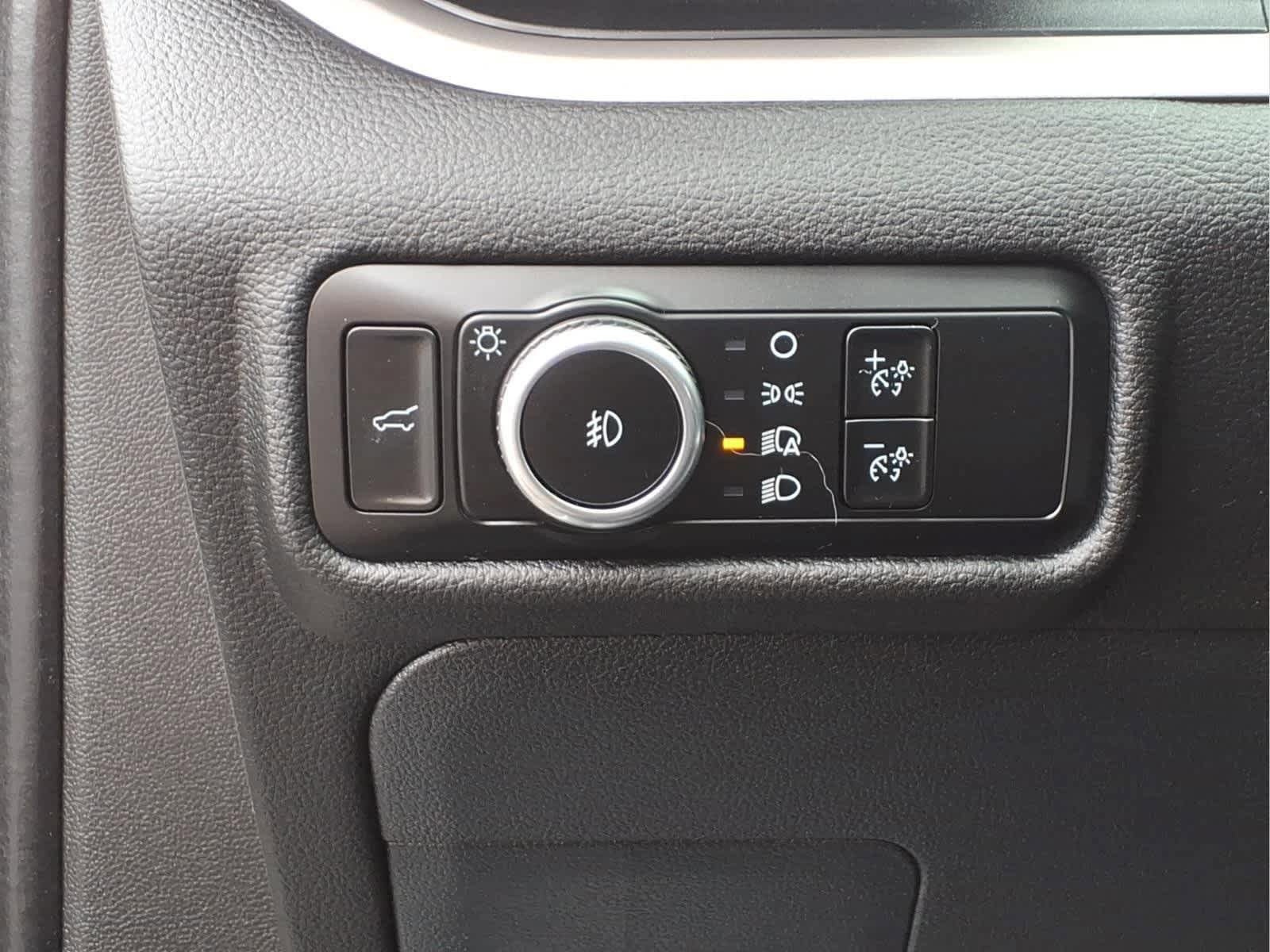 Used 2024 Ford Explorer XLT w/ Equipment Group 202A image 13